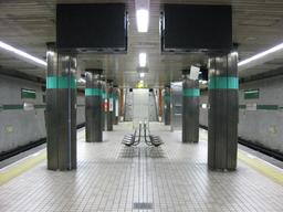 Nagata Station Platform.JPG